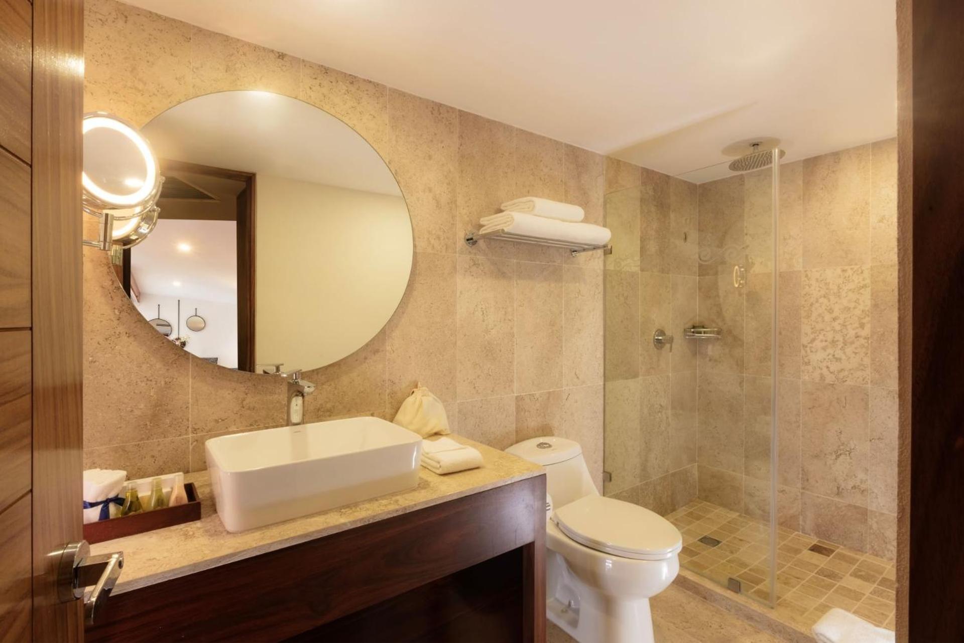 Honeymoon Suite Jacuzzi Ocean Front