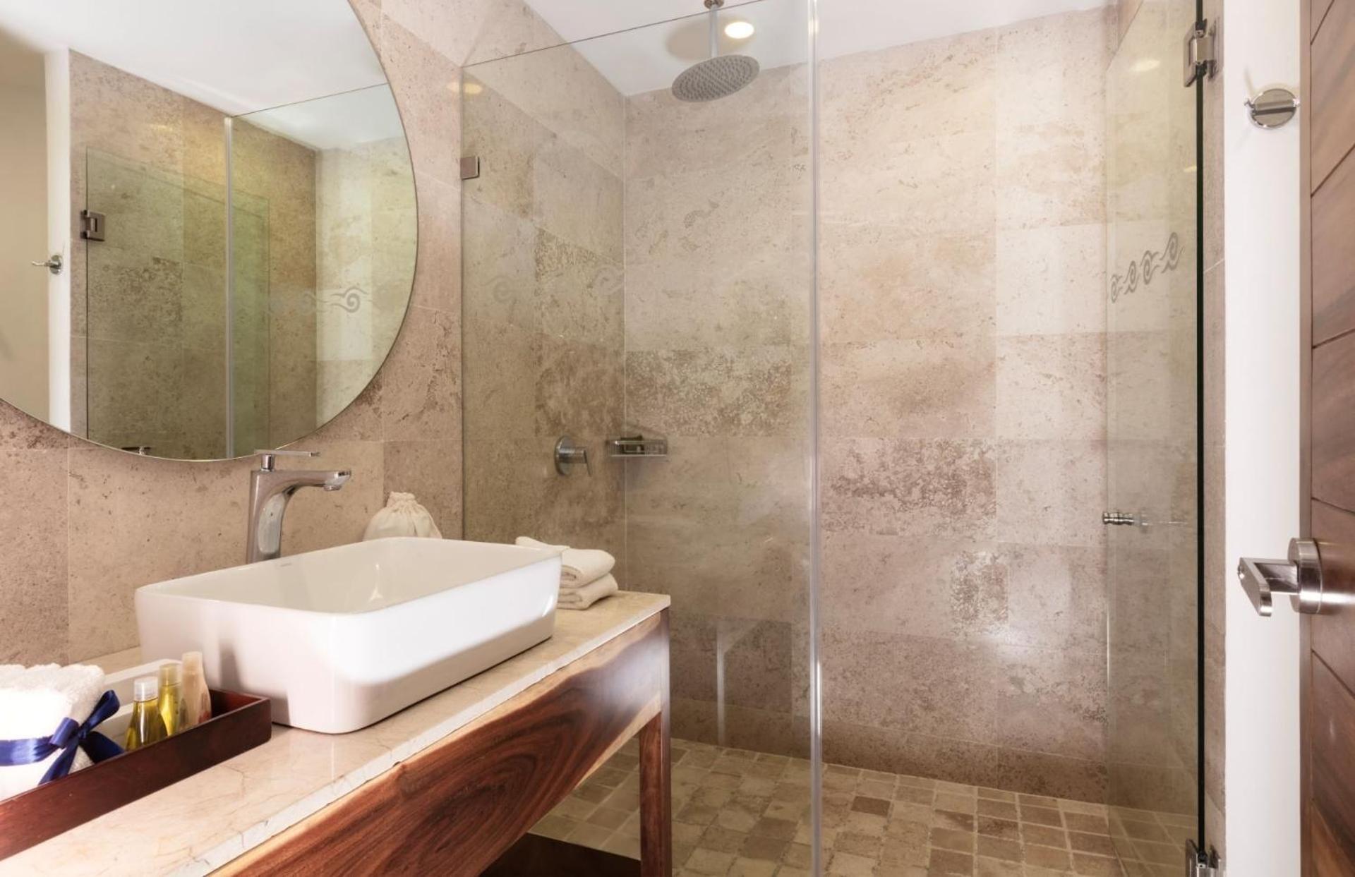 Honeymoon Suite Jacuzzi Ocean Front
